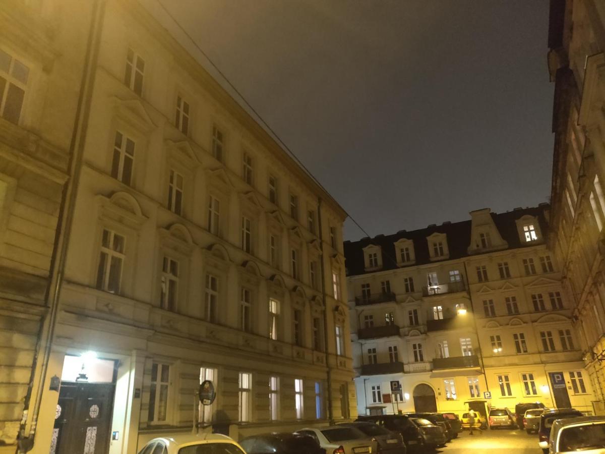 Апартаменты Apartament Copernicus Познань Экстерьер фото
